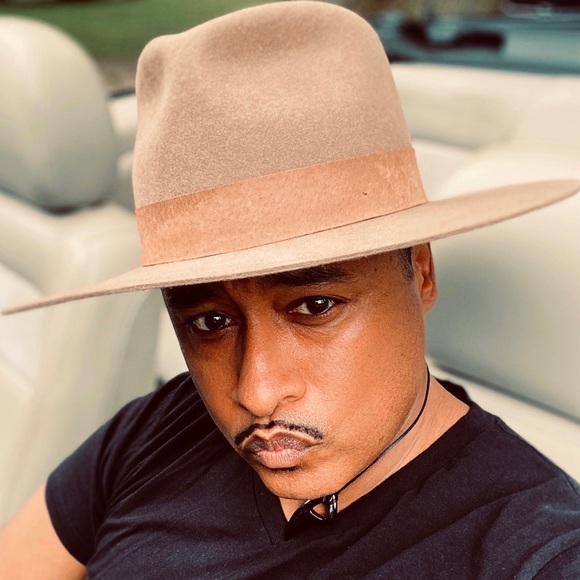 Meet your Posher, Christopher - Picture 1 of 3